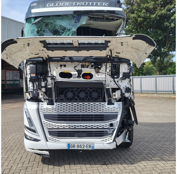 Volvo FH5-500 XL / ENGINE RUNNING / VEB+ / I-PARKCOOL / ONLY:349717 KM / I-SAVE / ACC / LWDS / SIDESKIRTS / AUTOMATIC / EURO-6 / 2023 - Cabeza tractora: foto 4 Volvo FH5-500 XL / ENGINE RUNNING / VEB+ / I-PARKCOOL / ONLY:349717 KM / I-SAVE / ACC / LWDS / SIDESKIRTS / AUTOMATIC / EURO-6 / 2023 - Cabeza tractora: foto 4