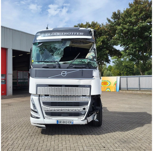 Volvo FH5-500 XL / ENGINE RUNNING / VEB+ / I-PARKCOOL / ONLY:349717 KM / I-SAVE / ACC / LWDS / SIDESKIRTS / AUTOMATIC / EURO-6 / 2023 - Cabeza tractora: foto 2 Volvo FH5-500 XL / ENGINE RUNNING / VEB+ / I-PARKCOOL / ONLY:349717 KM / I-SAVE / ACC / LWDS / SIDESKIRTS / AUTOMATIC / EURO-6 / 2023 - Cabeza tractora: foto 2