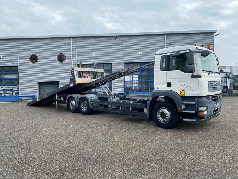 MAN TGA26.320 / SLIDING PLATEAU / WINCH / LIFT AXLE / MACHINE CARRIER / MANUAL / EURO-4 / 2007 - Grua de remolque autos: foto 3 MAN TGA26.320 / SLIDING PLATEAU / WINCH / LIFT AXLE / MACHINE CARRIER / MANUAL / EURO-4 / 2007 - Grua de remolque autos: foto 3