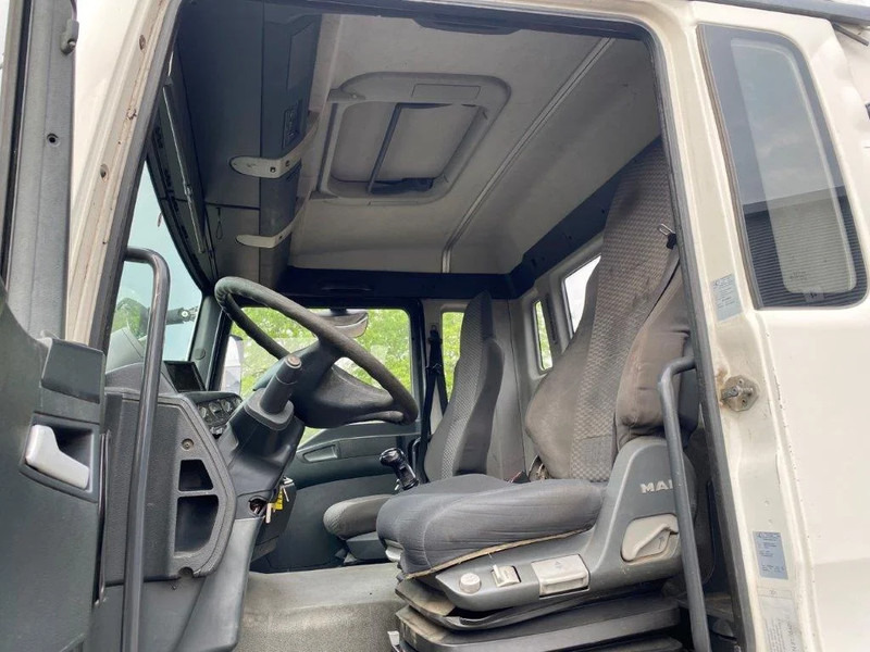Arrendamiento de MAN TGA26.320 / SLIDING PLATEAU / WINCH / LIFT AXLE / MACHINE CARRIER / MANUAL / EURO-4 / 2007 MAN TGA26.320 / SLIDING PLATEAU / WINCH / LIFT AXLE / MACHINE CARRIER / MANUAL / EURO-4 / 2007: foto 18