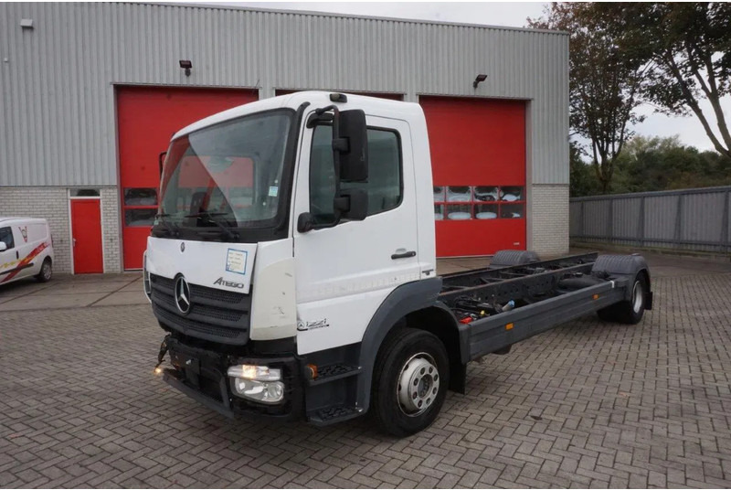 Mercedes-Benz ATEGO 1221 / ENGINE RUNNING / ONLY:253095 KM / AUTOMATIC / EURO-6 / 2017 - Camión chasis: foto 1 Mercedes-Benz ATEGO 1221 / ENGINE RUNNING / ONLY:253095 KM / AUTOMATIC / EURO-6 / 2017 - Camión chasis: foto 1