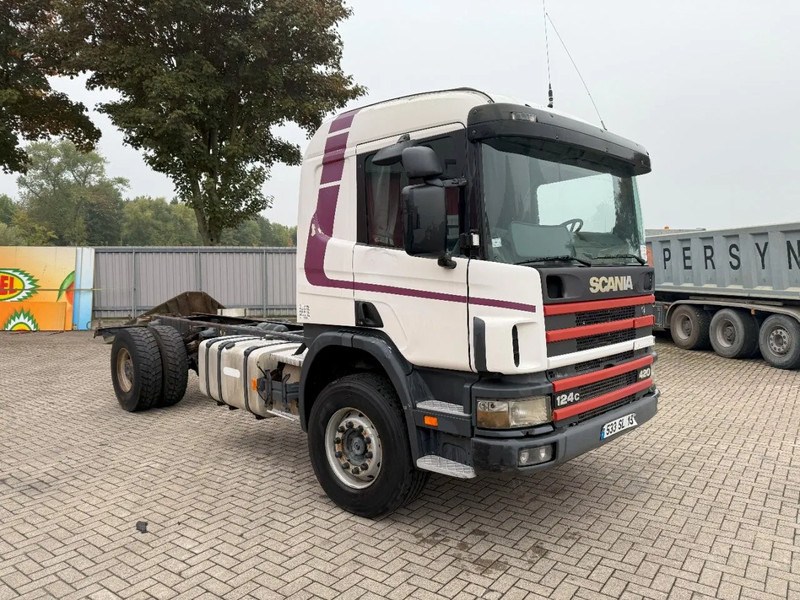 Scania 124-420 / ENGINE RUNNING / RETARDER / BIG AXLE / FULL-STEEL / ONLY: 540918 KM / OLD TACHO / AIRCO / MANUAL / EURO-3 / 2002 - Camión chasis: foto 2 Scania 124-420 / ENGINE RUNNING / RETARDER / BIG AXLE / FULL-STEEL / ONLY: 540918 KM / OLD TACHO / AIRCO / MANUAL / EURO-3 / 2002 - Camión chasis: foto 2
