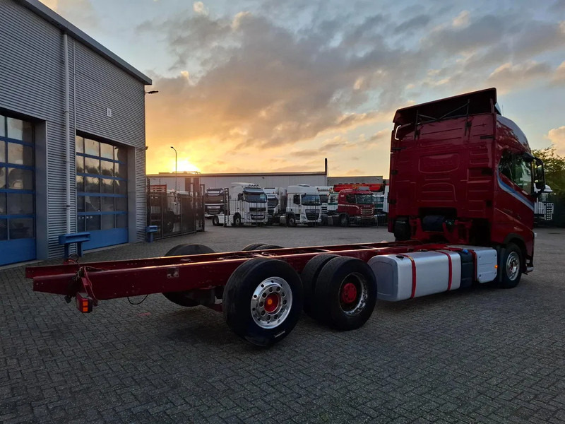 Volvo FH16-750 / BIG AXLE / VEB+ / ONLY:679711 KM / TECHNICAL 70TON / 9TON FRONT AXLE / INLINER / FULL-AIR / AUTOMATIC / EURO-6 / 2018 - Camión chasis: foto 5 Volvo FH16-750 / BIG AXLE / VEB+ / ONLY:679711 KM / TECHNICAL 70TON / 9TON FRONT AXLE / INLINER / FULL-AIR / AUTOMATIC / EURO-6 / 2018 - Camión chasis: foto 5