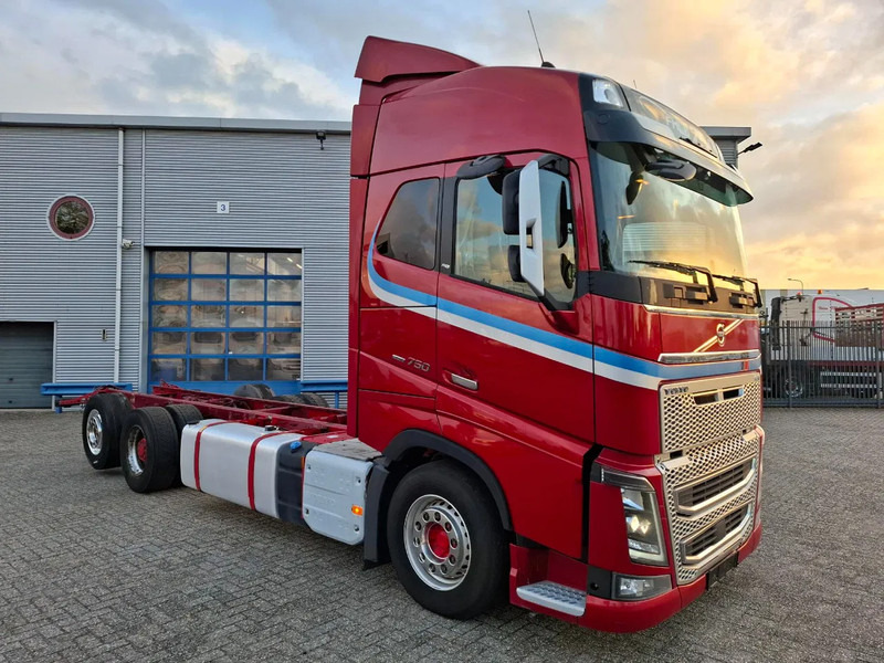 Volvo FH16-750 / BIG AXLE / VEB+ / ONLY:679711 KM / TECHNICAL 70TON / 9TON FRONT AXLE / INLINER / FULL-AIR / AUTOMATIC / EURO-6 / 2018 - Camión chasis: foto 2 Volvo FH16-750 / BIG AXLE / VEB+ / ONLY:679711 KM / TECHNICAL 70TON / 9TON FRONT AXLE / INLINER / FULL-AIR / AUTOMATIC / EURO-6 / 2018 - Camión chasis: foto 2