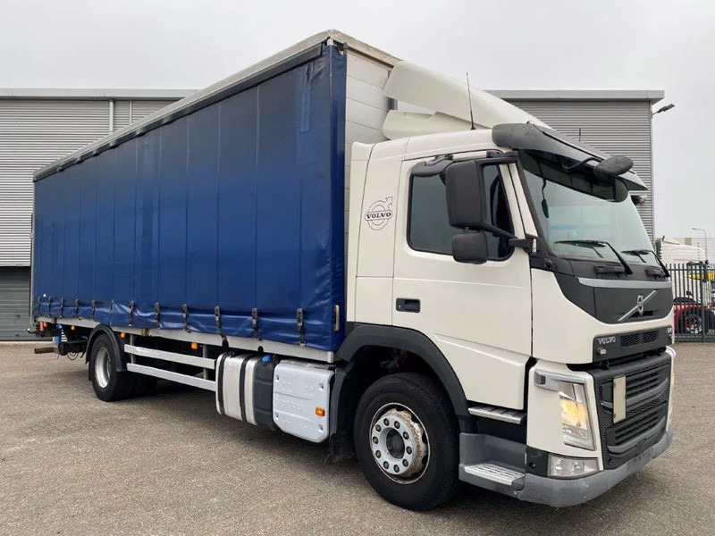 Volvo FM11-330 / LOW KM'S:472120 KM / LWDS / FULL-AIR / NAVI / CURTAIN SAILS / PLATFORM 2500KG / AUTOMATIC / EURO-6 / 2016 - Camión lona: foto 2 Volvo FM11-330 / LOW KM'S:472120 KM / LWDS / FULL-AIR / NAVI / CURTAIN SAILS / PLATFORM 2500KG / AUTOMATIC / EURO-6 / 2016 - Camión lona: foto 2