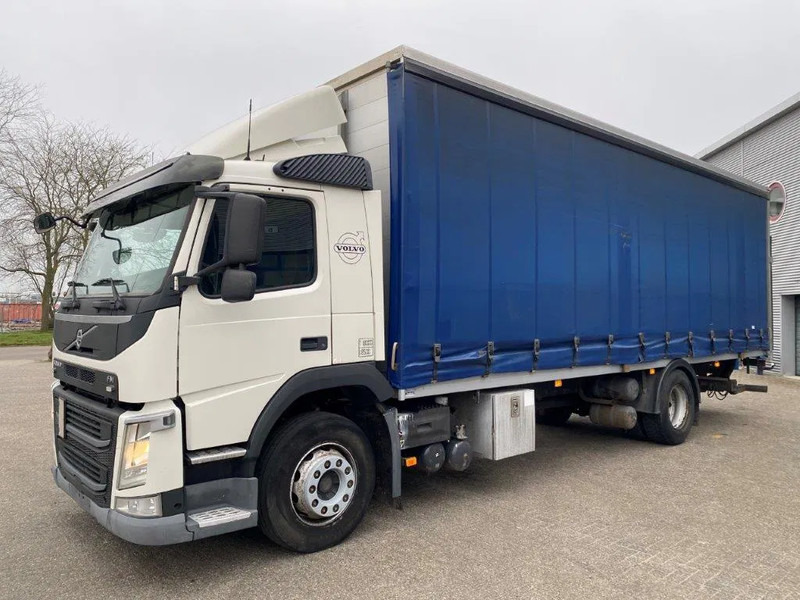 Volvo FM11-330 / LOW KM'S:472120 KM / LWDS / FULL-AIR / NAVI / CURTAIN SAILS / PLATFORM 2500KG / AUTOMATIC / EURO-6 / 2016 - Camión lona: foto 1 Volvo FM11-330 / LOW KM'S:472120 KM / LWDS / FULL-AIR / NAVI / CURTAIN SAILS / PLATFORM 2500KG / AUTOMATIC / EURO-6 / 2016 - Camión lona: foto 1