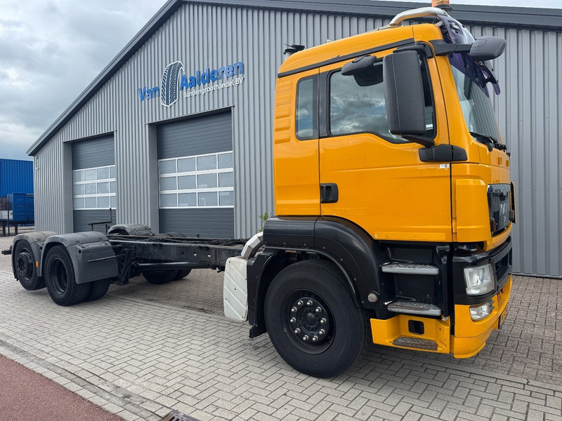 MAN TGS 26.360 6x2, Manual Gear, Steering Axle - Camión caja cerrada: foto 1 MAN TGS 26.360 6x2, Manual Gear, Steering Axle - Camión caja cerrada: foto 1