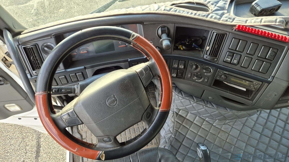 VOLVO FH 13.420 42T LOW DECK EURO 5/EEV - Cabeza tractora: foto 4 VOLVO FH 13.420 42T LOW DECK EURO 5/EEV - Cabeza tractora: foto 4