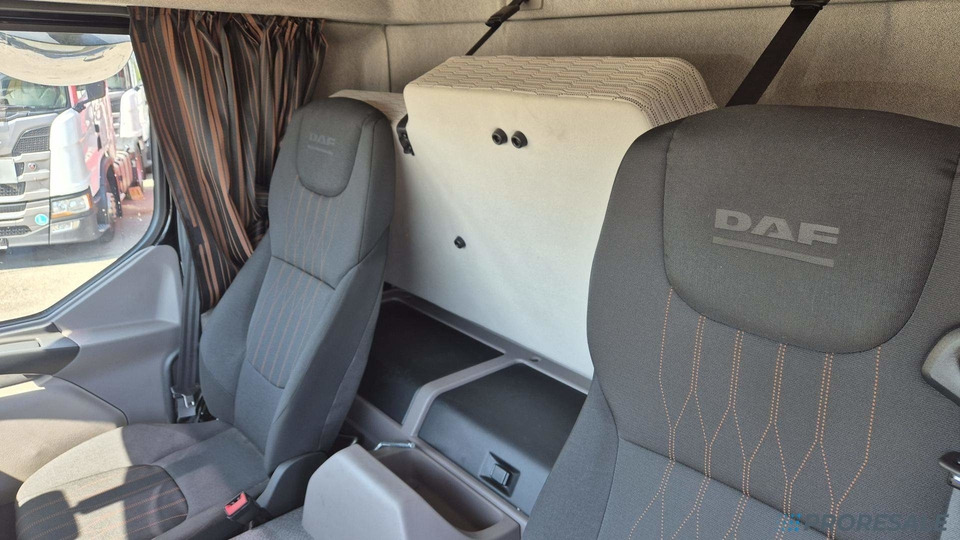 Camión lona DAF LF 290 FA Sleeper Cab EURO 6 - valník s plachtou: foto 6