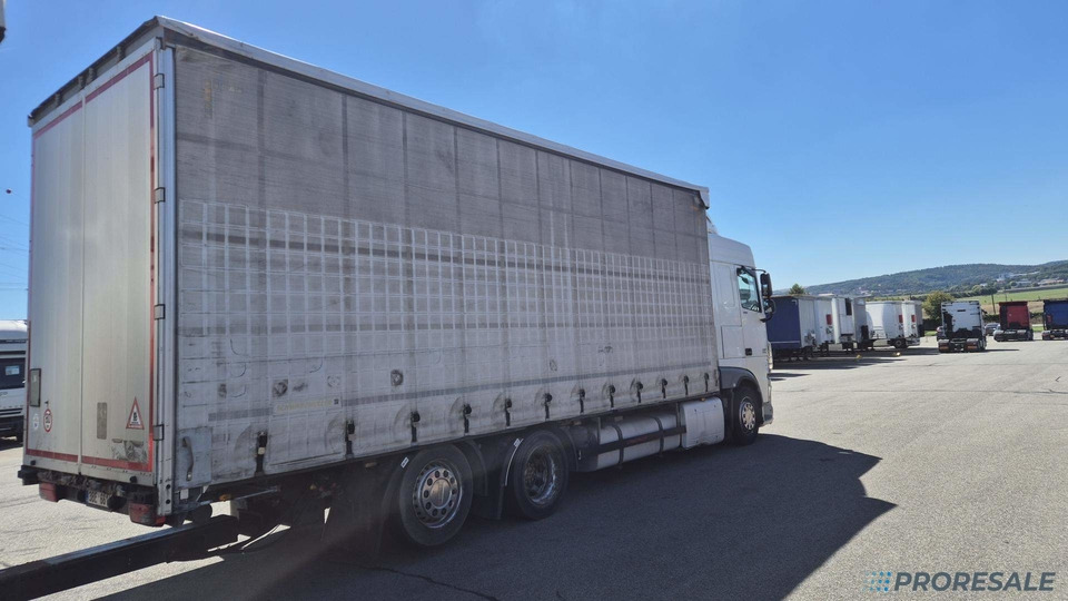 DAF XF 410 FAR SC EURO 6 - velkoobjemová souprava - prodejné jen s přívěsem SCHWARZMÜLLER TPA 2/E - cena je za celou soupravu - Camión lona: foto 4 DAF XF 410 FAR SC EURO 6 - velkoobjemová souprava - prodejné jen s přívěsem SCHWARZMÜLLER TPA 2/E - cena je za celou soupravu - Camión lona: foto 4