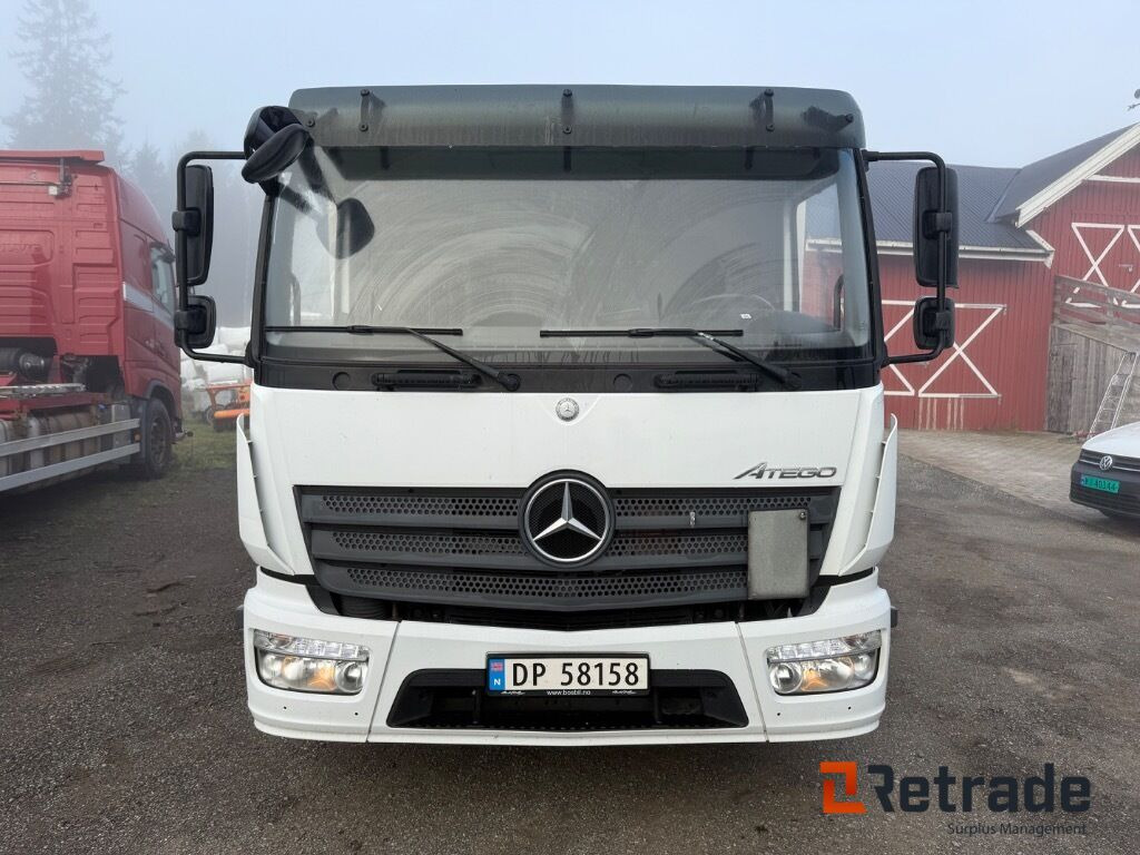 Lastebil Mercedes-Benz Atego EURO 6 Lav kilometer stand med baklem leveres ferdig EU - Camión caja abierta: foto 2 Lastebil Mercedes-Benz Atego EURO 6 Lav kilometer stand med baklem leveres ferdig EU - Camión caja abierta: foto 2