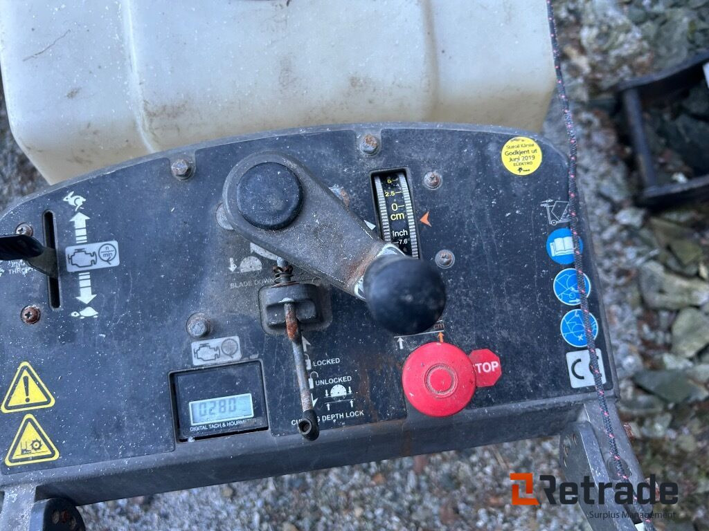 Arrendamiento de  Asfalt sag Husqvarna  FS 413 Asfalt sag Husqvarna  FS 413: foto 7