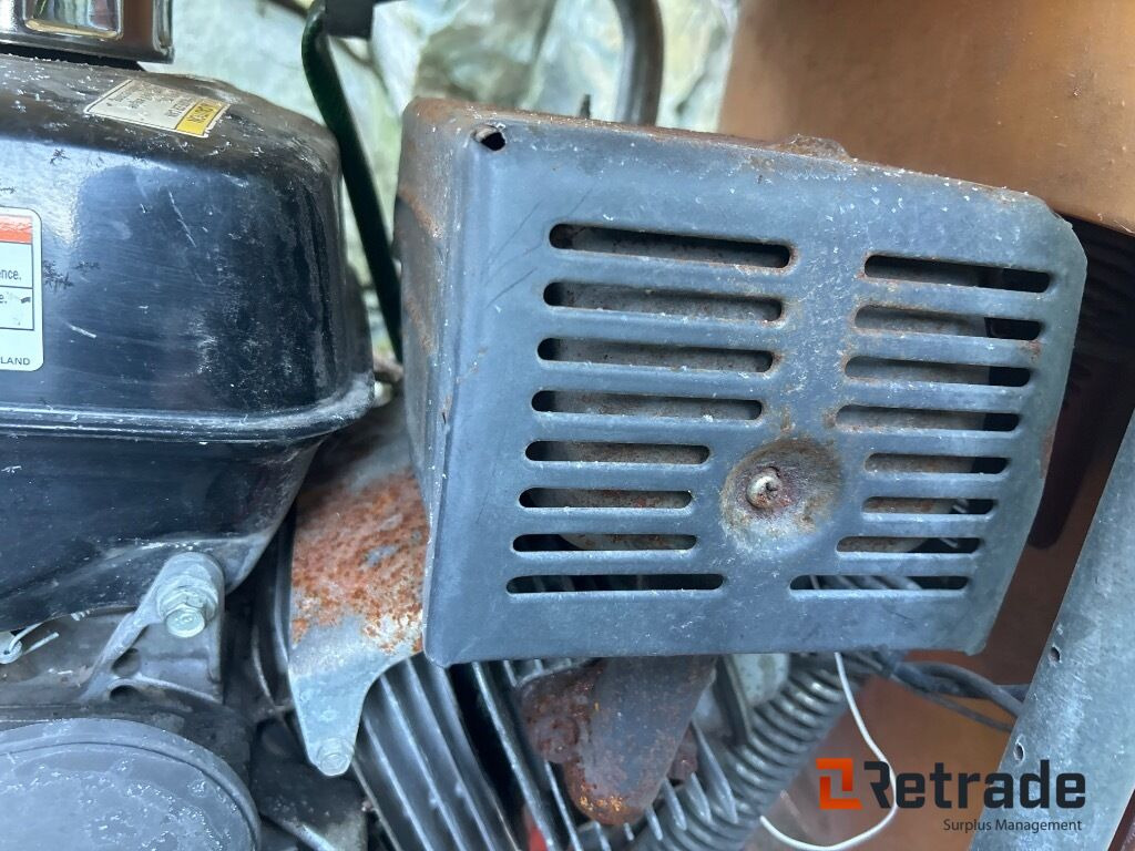 Arrendamiento de  Asfalt sag Husqvarna  FS 413 Asfalt sag Husqvarna  FS 413: foto 9