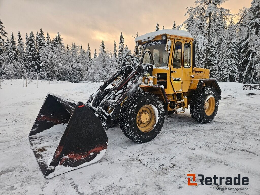 Hjullastare Volvo 4200 med skopa - Maquinaria de construcción: foto 1 Hjullastare Volvo 4200 med skopa - Maquinaria de construcción: foto 1