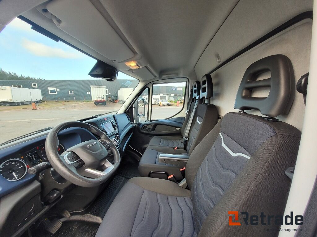 Skåpbil med bak-gavellyft Iveco Daily 72-180 Låga mil , nyskick - Furgoneta caja cerrada: foto 5 Skåpbil med bak-gavellyft Iveco Daily 72-180 Låga mil , nyskick - Furgoneta caja cerrada: foto 5