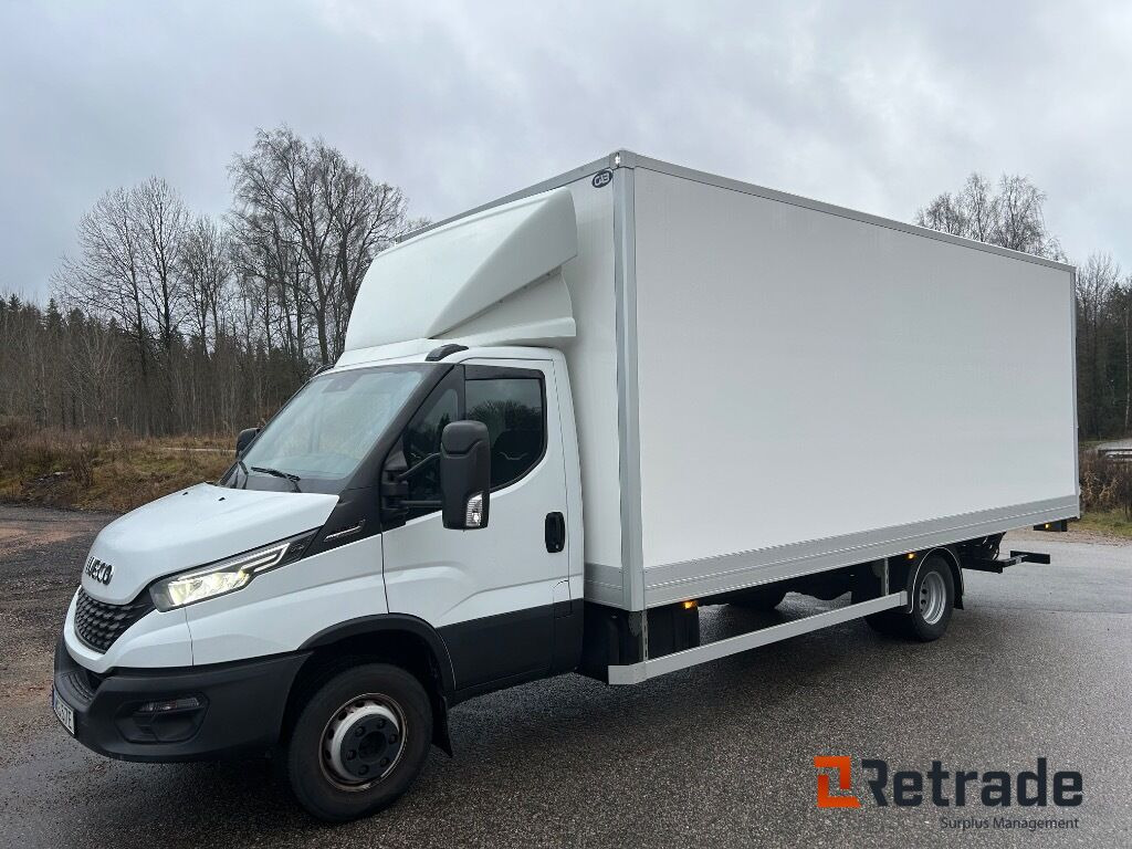 Skåpbil med bak-gavellyft Iveco Daily 72-180 Låga mil , nyskick - Furgoneta caja cerrada: foto 1 Skåpbil med bak-gavellyft Iveco Daily 72-180 Låga mil , nyskick - Furgoneta caja cerrada: foto 1