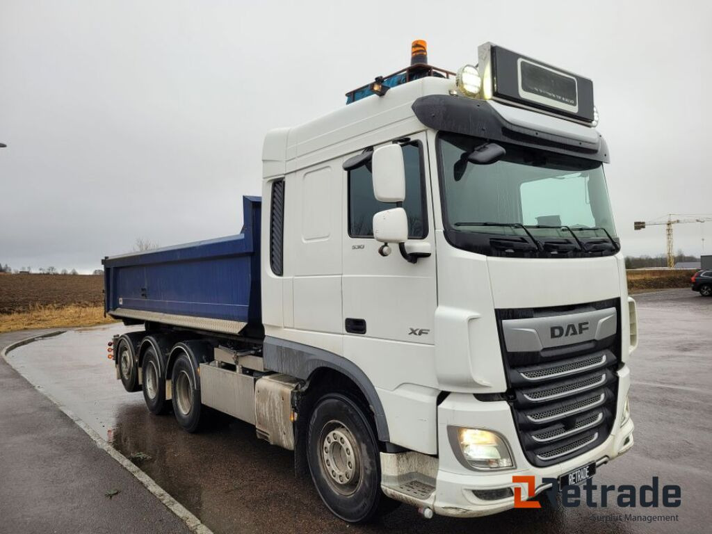 Tridem lastväxlare med flak Daf XF530 FAW Euro 6, låga mil -2022 - Camión volquete: foto 3 Tridem lastväxlare med flak Daf XF530 FAW Euro 6, låga mil -2022 - Camión volquete: foto 3
