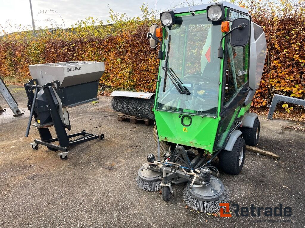 Redskabsbærer Nilfisk FH3 med maskinsæt. - Vehículo municipal: foto 1 Redskabsbærer Nilfisk FH3 med maskinsæt. - Vehículo municipal: foto 1