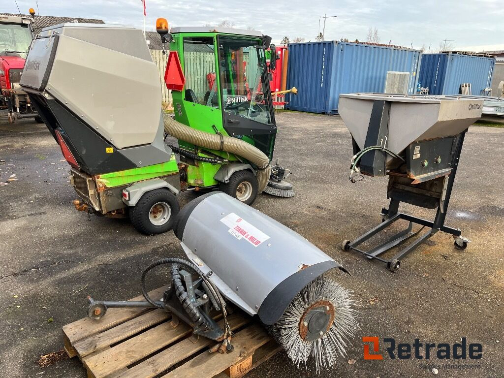 Redskabsbærer Nilfisk FH3 med maskinsæt. - Vehículo municipal: foto 4 Redskabsbærer Nilfisk FH3 med maskinsæt. - Vehículo municipal: foto 4