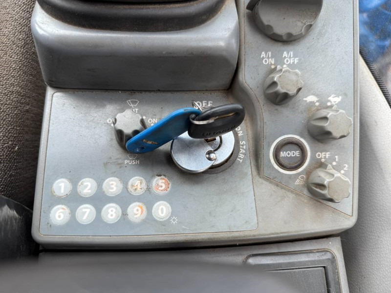 Excavadora de cadenas Hitachi ZX250LC-6 - Hammer Lines / Isuzu Engine: foto 14