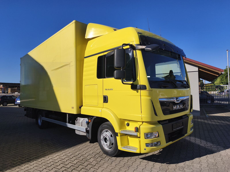 MAN TGL 8.220 Möbelkoffer AHK Euro 6 4x2 (18) - Camión caja cerrada: foto 1 MAN TGL 8.220 Möbelkoffer AHK Euro 6 4x2 (18) - Camión caja cerrada: foto 1
