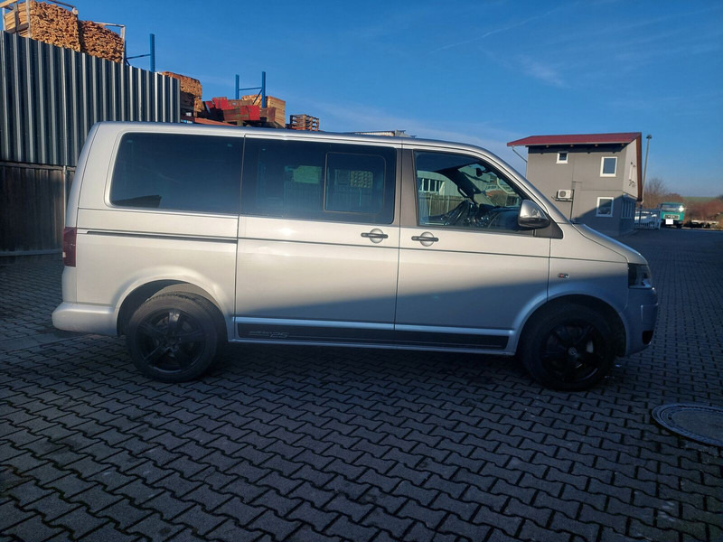 Volkswagen Transporter Multivan AHK Doppelklima Tisch Leder 7-Sitzer - Minibús, Furgoneta de pasajeros: foto 4 Volkswagen Transporter Multivan AHK Doppelklima Tisch Leder 7-Sitzer - Minibús, Furgoneta de pasajeros: foto 4
