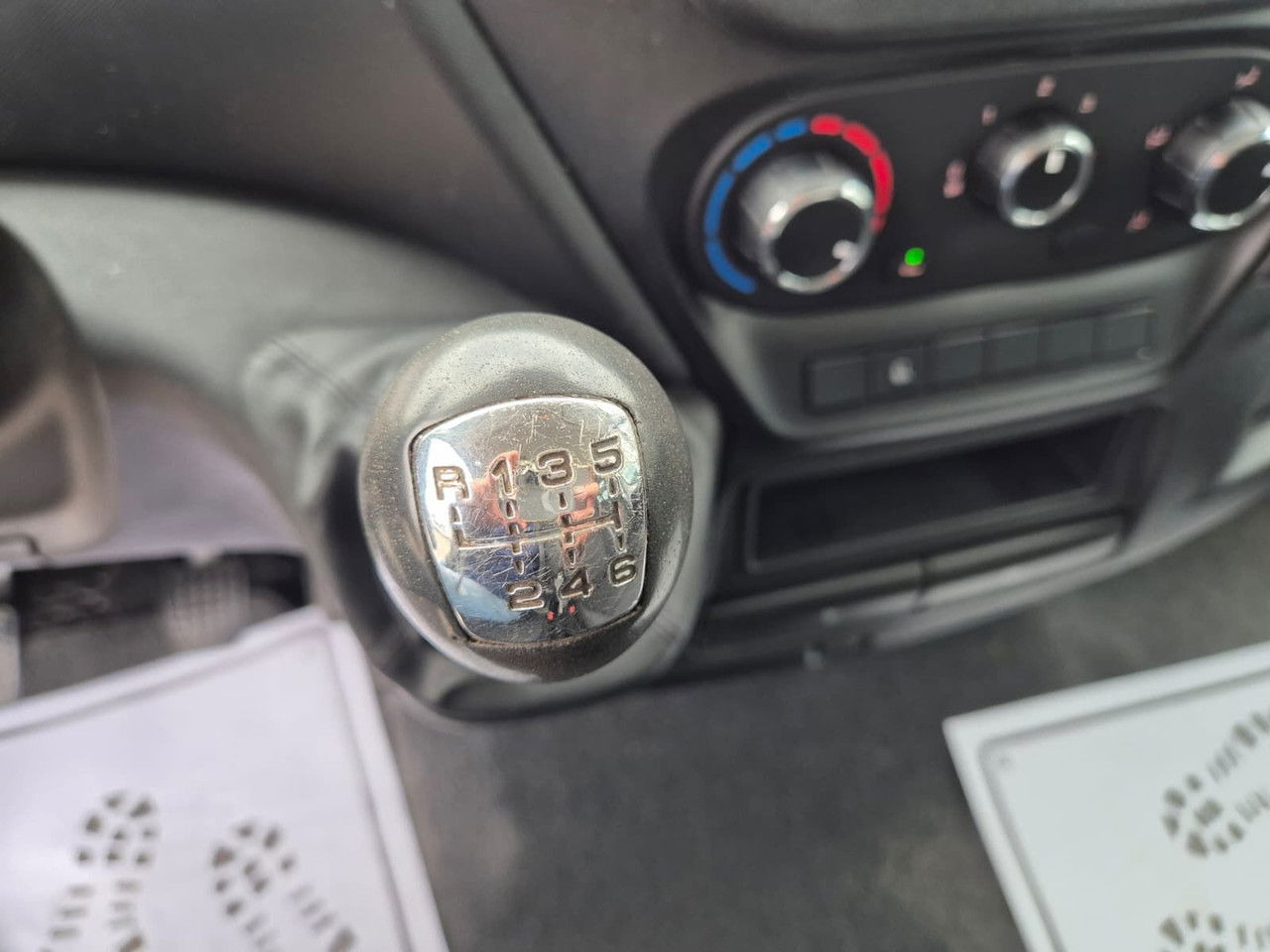 Arrendamiento de IVECO Daily 35 35S15 / Doka / 1 Owner / LOW KM / 7 Seats IVECO Daily 35 35S15 / Doka / 1 Owner / LOW KM / 7 Seats: foto 20