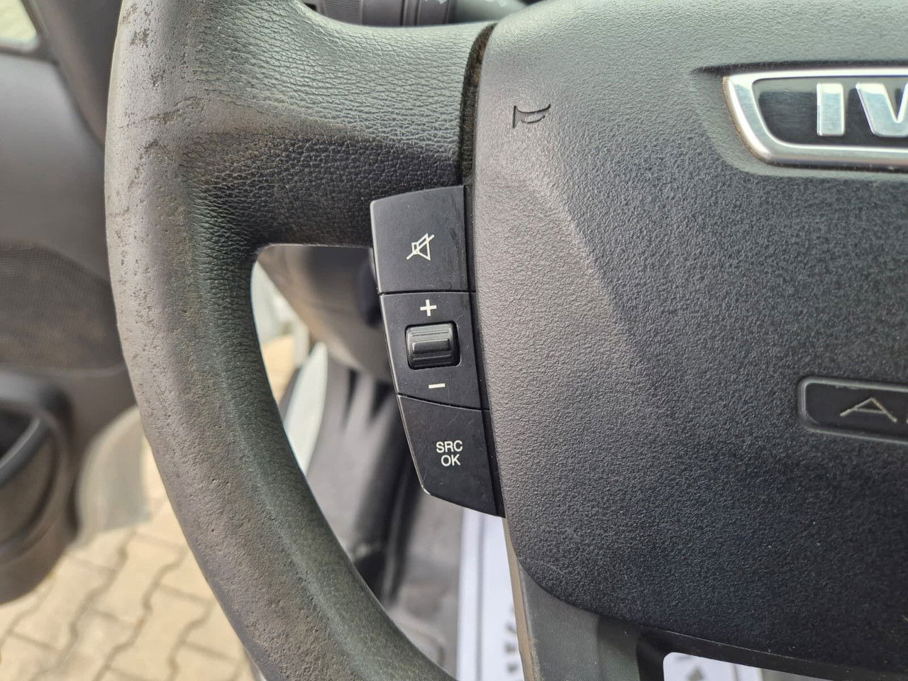 Arrendamiento de IVECO Daily 35 35S15 / Doka / 1 Owner / LOW KM / 7 Seats IVECO Daily 35 35S15 / Doka / 1 Owner / LOW KM / 7 Seats: foto 25