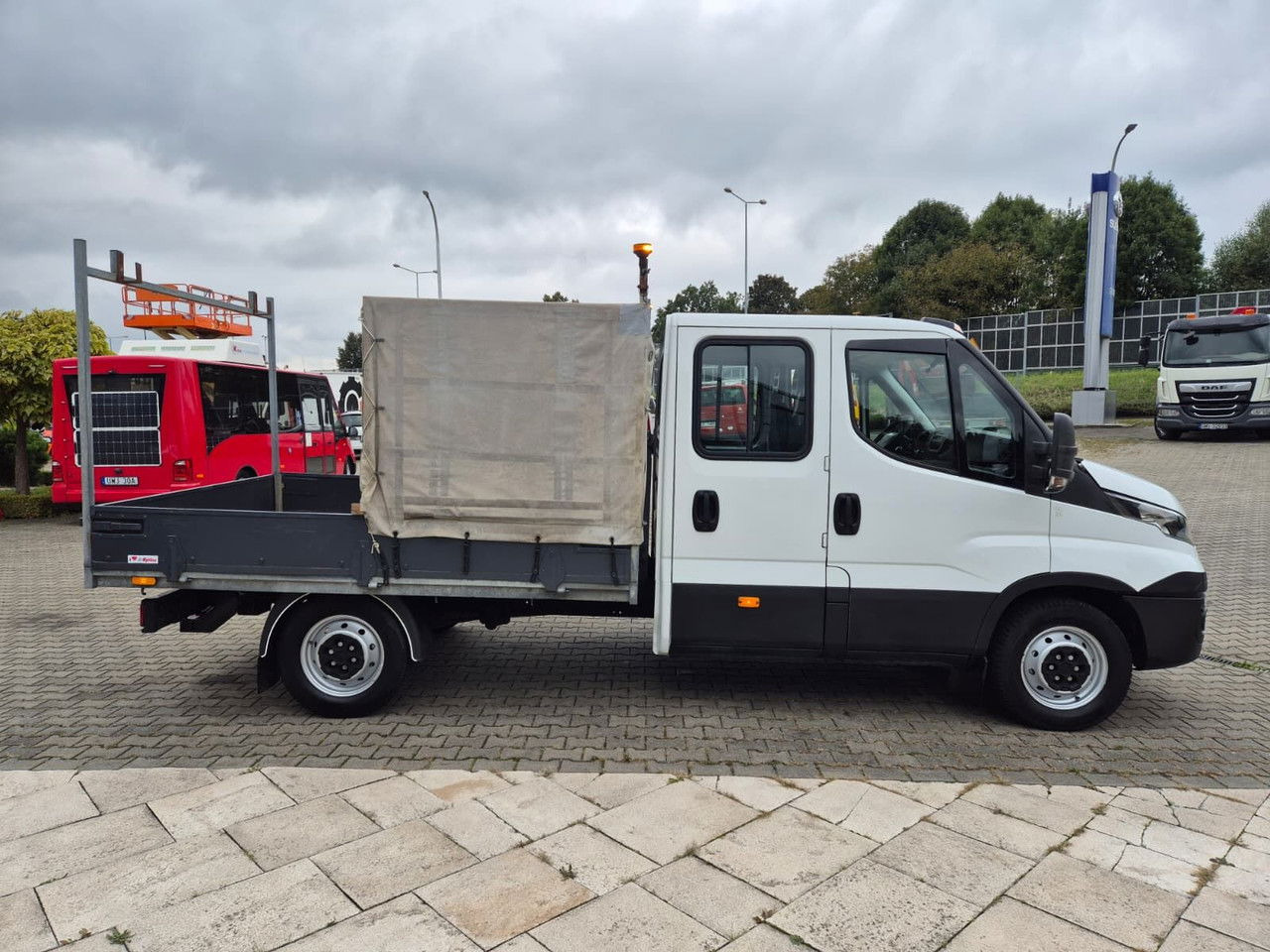 Arrendamiento de IVECO Daily 35 35S15 / Doka / 1 Owner / LOW KM / 7 Seats IVECO Daily 35 35S15 / Doka / 1 Owner / LOW KM / 7 Seats: foto 6