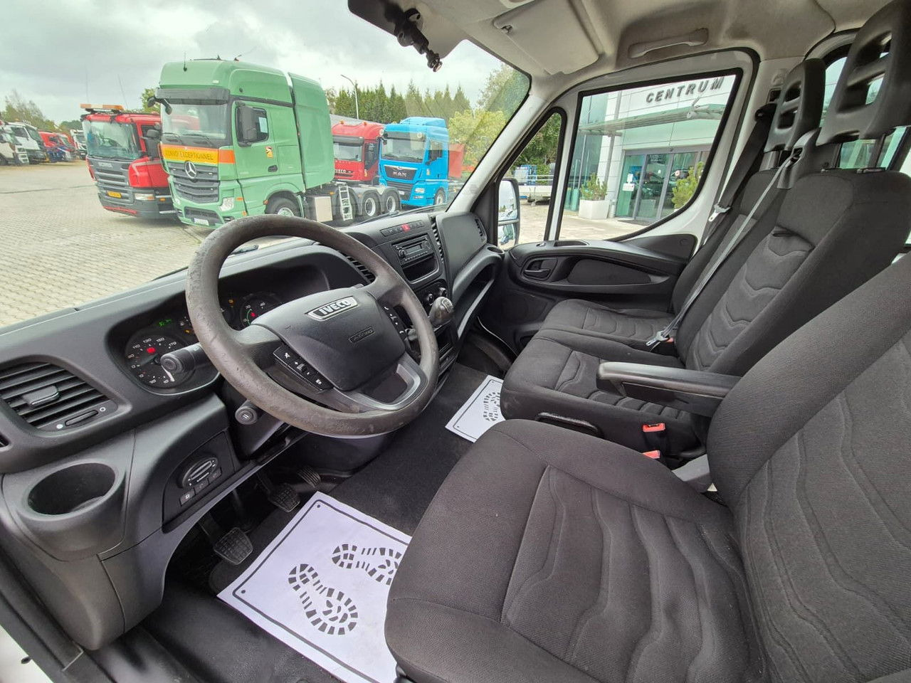 Arrendamiento de IVECO Daily 35 35S15 / Doka / 1 Owner / LOW KM / 7 Seats IVECO Daily 35 35S15 / Doka / 1 Owner / LOW KM / 7 Seats: foto 18