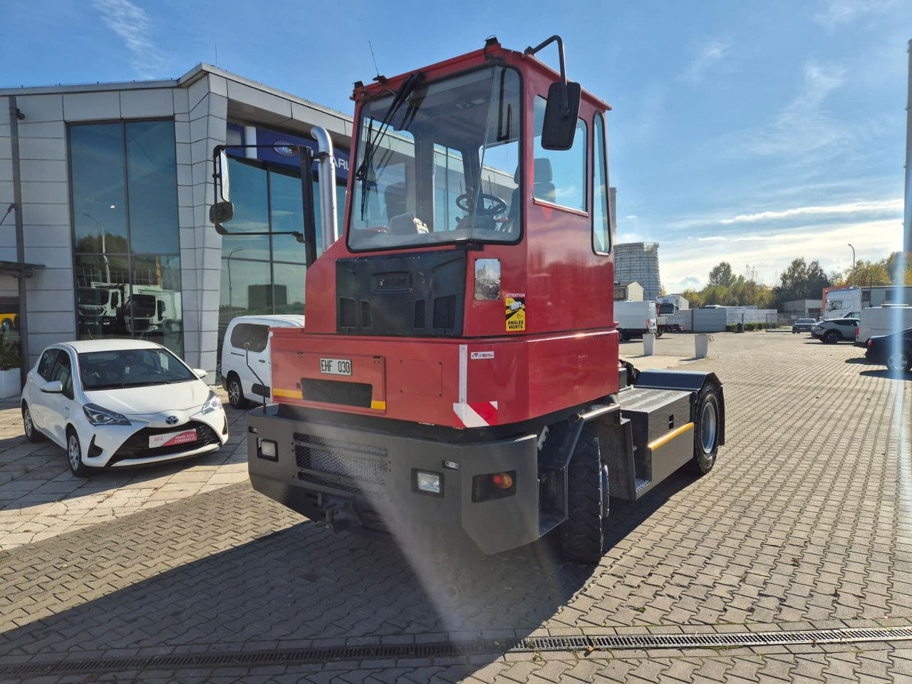 KALMAR TR618i - 4X4 - LIKE NEW! - Tractor industrial: foto 3 KALMAR TR618i - 4X4 - LIKE NEW! - Tractor industrial: foto 3