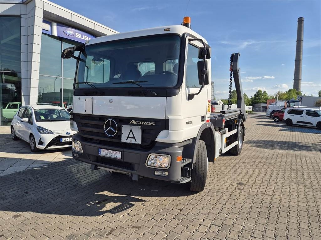 Mercedes-Benz Actros 1832 / FORNAL 180 / 1 OWNER / SERVICED! - Camión portacontenedor de cadenas: foto 3 Mercedes-Benz Actros 1832 / FORNAL 180 / 1 OWNER / SERVICED! - Camión portacontenedor de cadenas: foto 3