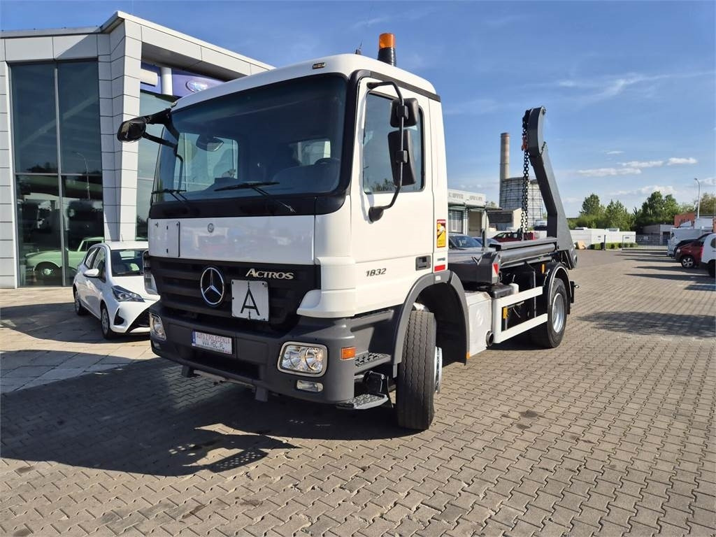 Mercedes-Benz Actros 1832 / FORNAL 180 / 1 OWNER / SERVICED! - Camión portacontenedor de cadenas: foto 2 Mercedes-Benz Actros 1832 / FORNAL 180 / 1 OWNER / SERVICED! - Camión portacontenedor de cadenas: foto 2