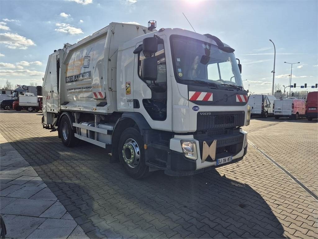 Volvo FE 280 / 13M3 / GEESINKNORBA / EURO 6 / 3 SEATS - Camión de basura: foto 4 Volvo FE 280 / 13M3 / GEESINKNORBA / EURO 6 / 3 SEATS - Camión de basura: foto 4
