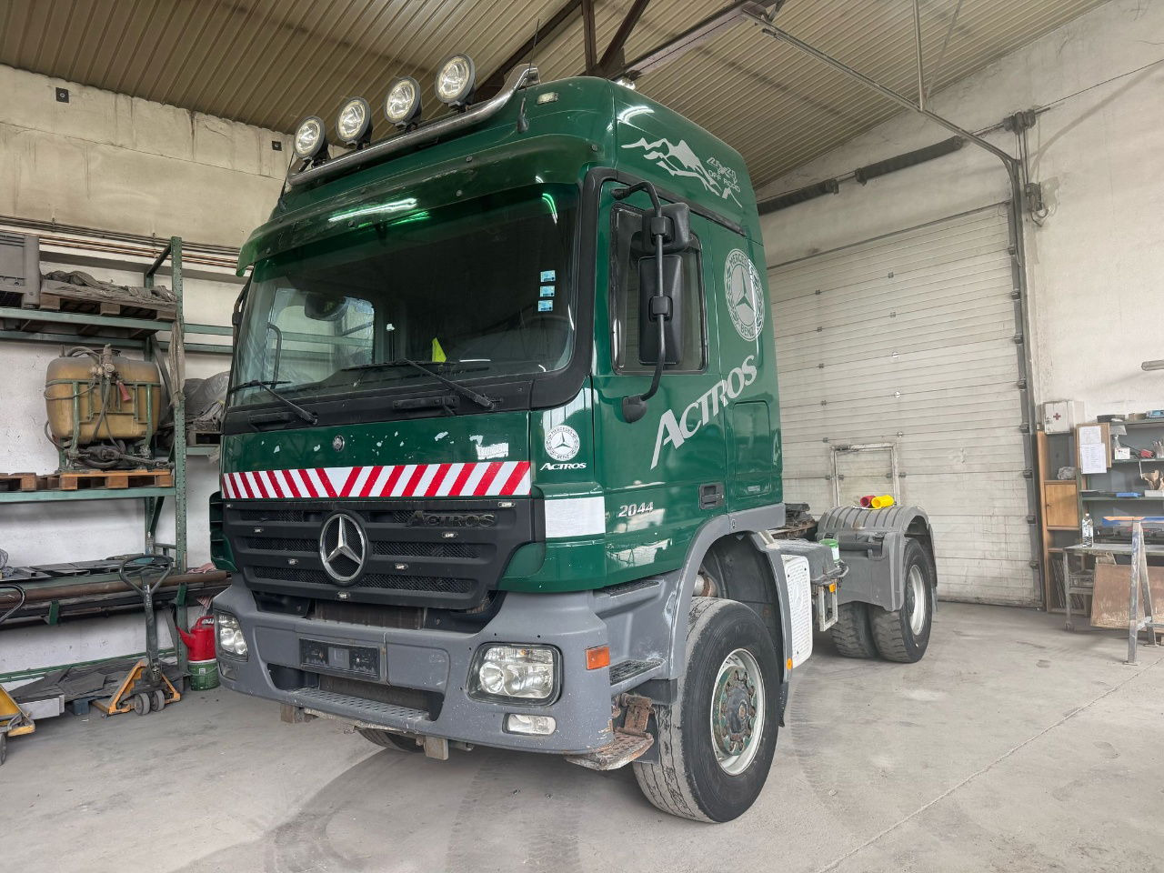 Mercedes-Benz Actros 2044 AS 4x4 tractor unit spring - eps - tipp. hydr. - Cabeza tractora: foto 1 Mercedes-Benz Actros 2044 AS 4x4 tractor unit spring - eps - tipp. hydr. - Cabeza tractora: foto 1
