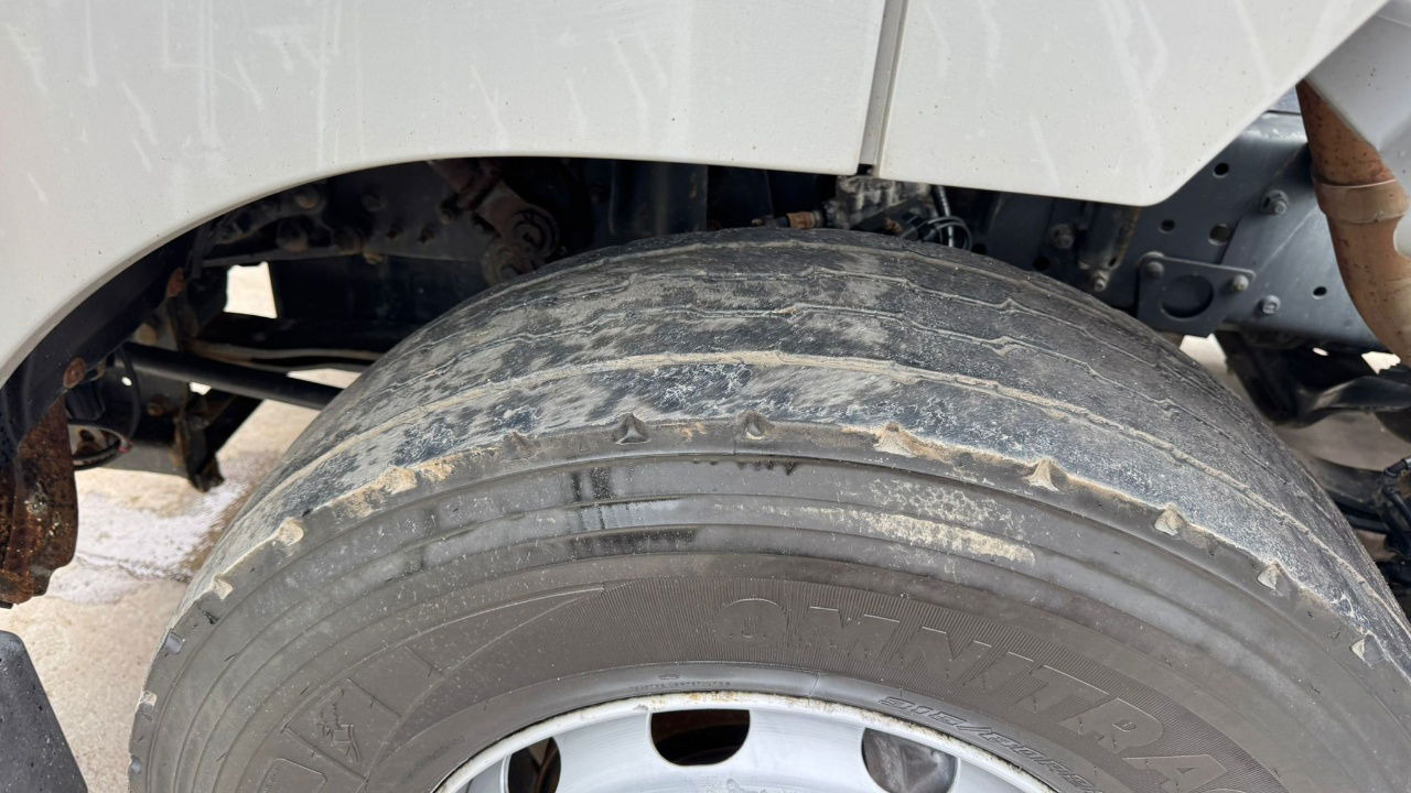 Mercedes-Benz Axor 1836 4x2 tipper hydraulics - Cabeza tractora: foto 5 Mercedes-Benz Axor 1836 4x2 tipper hydraulics - Cabeza tractora: foto 5