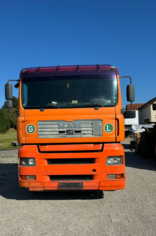 MAN TGA 26.460 6X2 chassis - lifitng axle - Camión chasis: foto 2 MAN TGA 26.460 6X2 chassis - lifitng axle - Camión chasis: foto 2