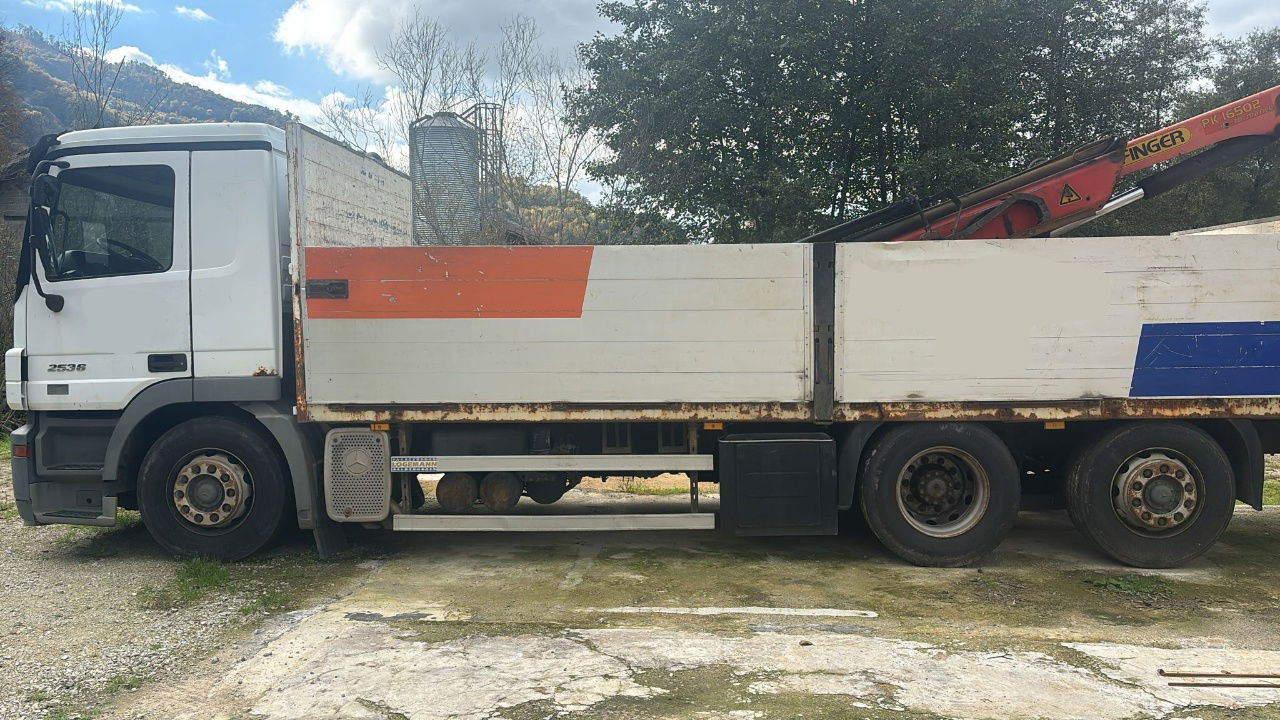 Mercedes-Benz Actros 2536 L 6x2 stake body - lifting axle - Camión caja abierta: foto 3 Mercedes-Benz Actros 2536 L 6x2 stake body - lifting axle - Camión caja abierta: foto 3