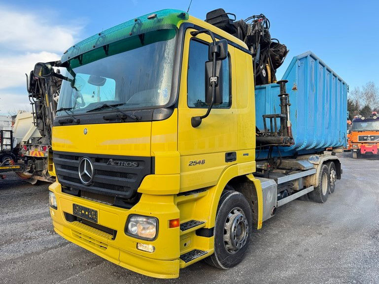 Mercedes-Benz Actros 2546 6x2 abroll tipper - crane LIV - scissors - retarder - lifting axle - Camión portacontenedore/ Intercambiable: foto 1 Mercedes-Benz Actros 2546 6x2 abroll tipper - crane LIV - scissors - retarder - lifting axle - Camión portacontenedore/ Intercambiable: foto 1