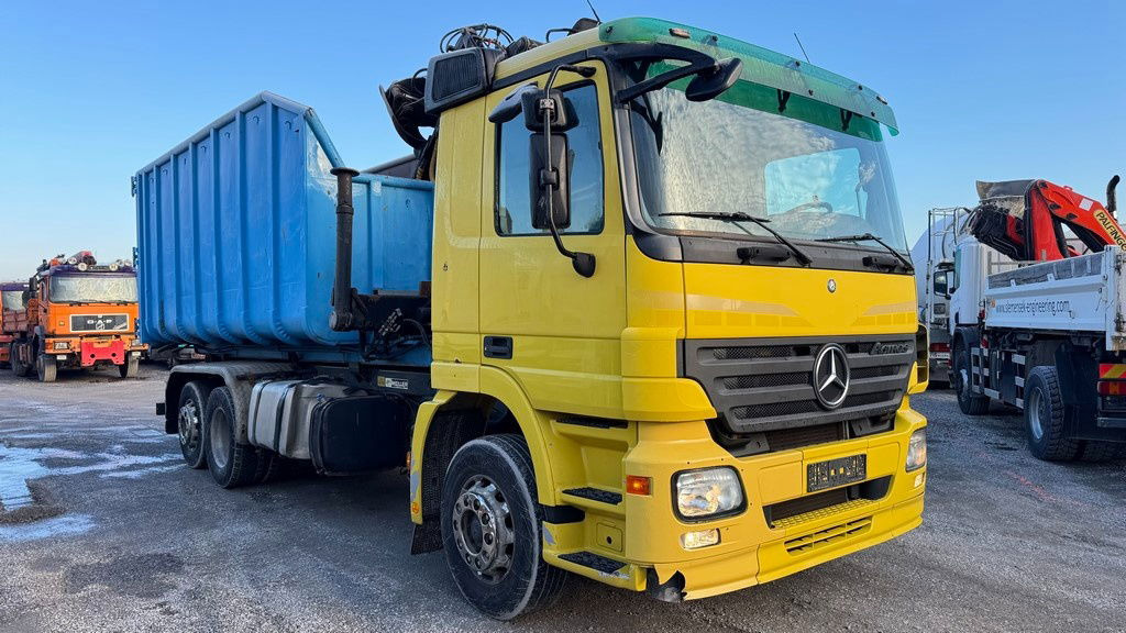 Mercedes-Benz Actros 2546 6x2 abroll tipper - crane LIV - scissors - retarder - lifting axle - Camión portacontenedore/ Intercambiable: foto 4 Mercedes-Benz Actros 2546 6x2 abroll tipper - crane LIV - scissors - retarder - lifting axle - Camión portacontenedore/ Intercambiable: foto 4