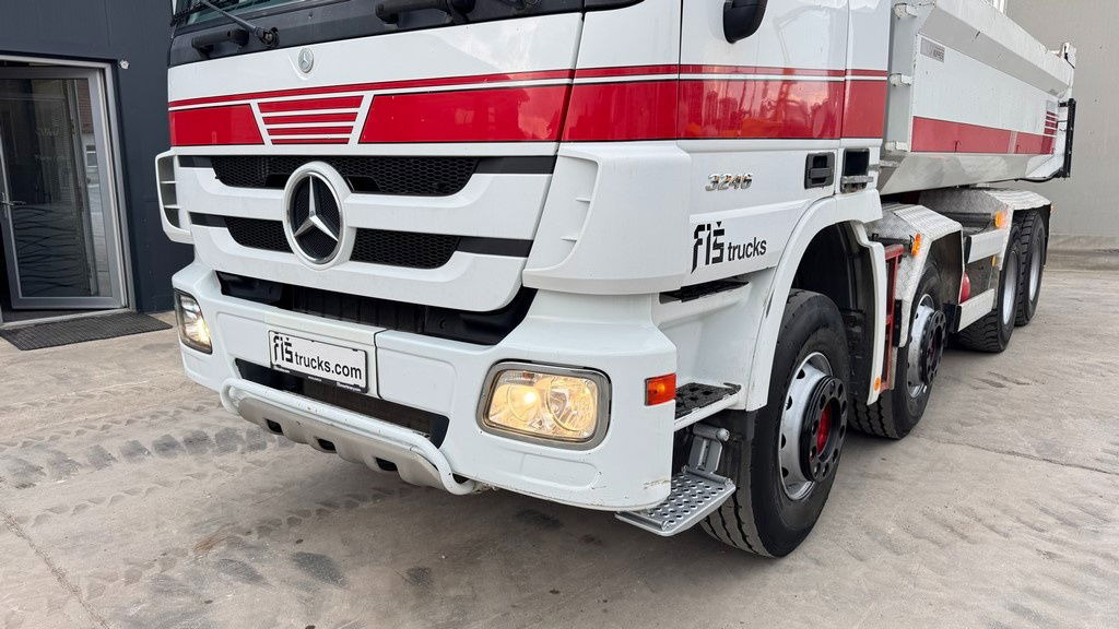 Mercedes-Benz Actros 3246 8X4 mulda tipper - retarder - hydr. back door - Camión volquete: foto 3 Mercedes-Benz Actros 3246 8X4 mulda tipper - retarder - hydr. back door - Camión volquete: foto 3