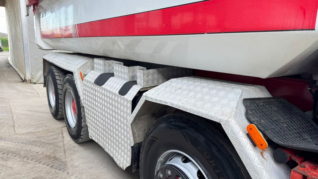 Mercedes-Benz Actros 3246 8X4 mulda tipper - retarder - hydr. back door - Camión volquete: foto 5 Mercedes-Benz Actros 3246 8X4 mulda tipper - retarder - hydr. back door - Camión volquete: foto 5