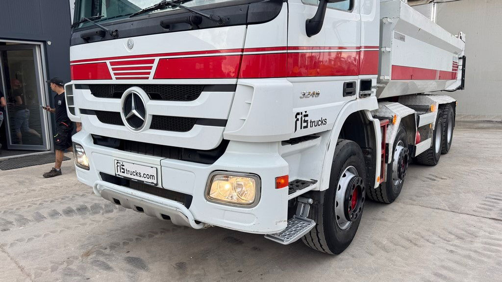 Mercedes-Benz Actros 3246 8X4 mulda tipper - retarder - hydr. back door - Camión volquete: foto 2 Mercedes-Benz Actros 3246 8X4 mulda tipper - retarder - hydr. back door - Camión volquete: foto 2