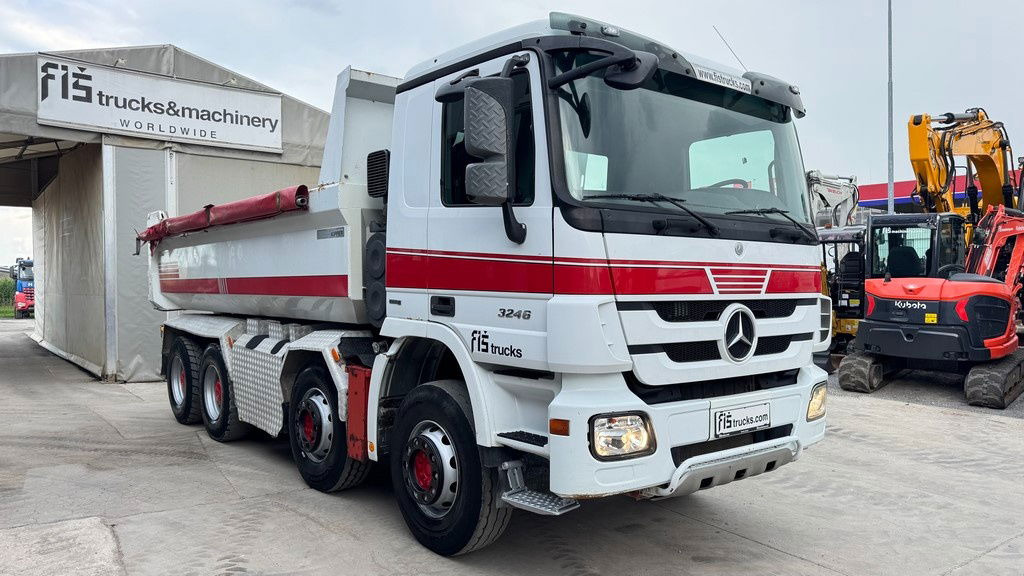 Mercedes-Benz Actros 3246 8X4 mulda tipper - retarder - hydr. back door - Camión volquete: foto 4 Mercedes-Benz Actros 3246 8X4 mulda tipper - retarder - hydr. back door - Camión volquete: foto 4