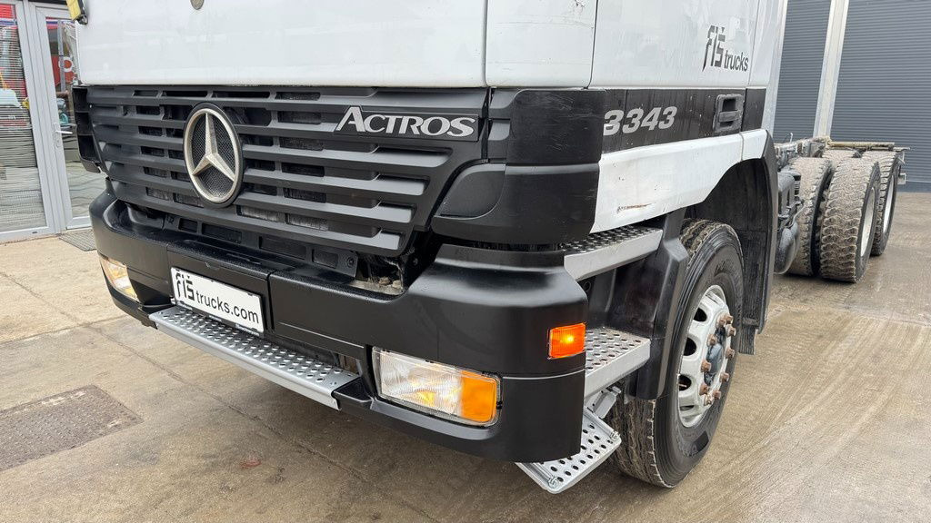 Mercedes-Benz Actros 3331 B 6x4 chassis - big axle - Camión chasis: foto 2 Mercedes-Benz Actros 3331 B 6x4 chassis - big axle - Camión chasis: foto 2