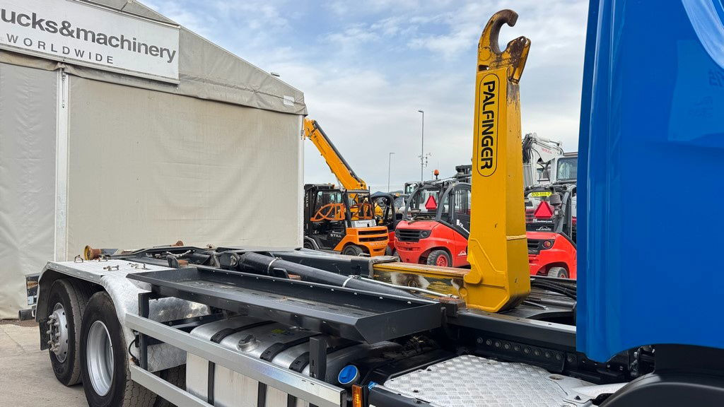 Scania P 360 6x2 palfinger abroll tipper - steering axle - Camión portacontenedore/ Intercambiable: foto 4 Scania P 360 6x2 palfinger abroll tipper - steering axle - Camión portacontenedore/ Intercambiable: foto 4