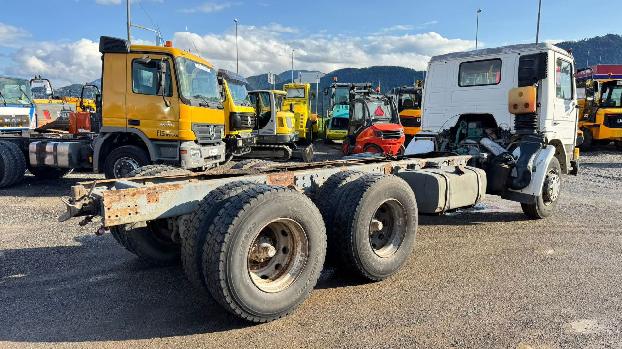 Scania P113-310 6x4 chassis - complete spring - Camión chasis: foto 5 Scania P113-310 6x4 chassis - complete spring - Camión chasis: foto 5