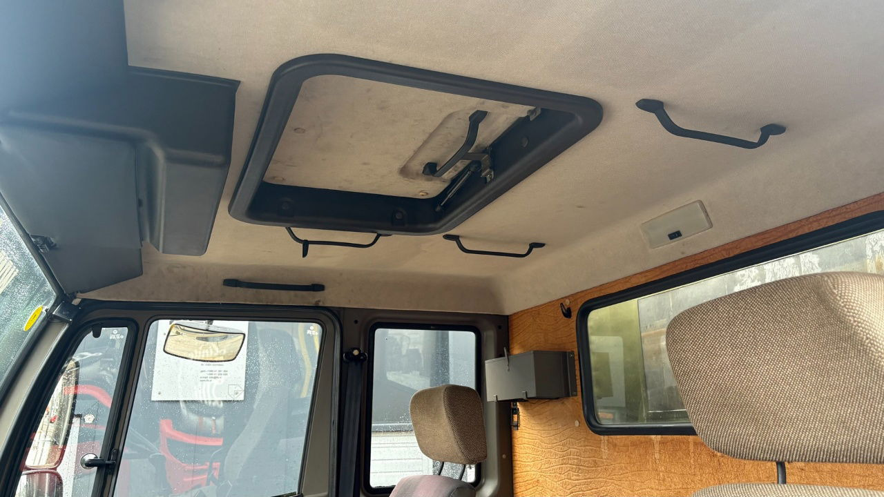 Camión lona Steyr 12M18 4X4 stake body - 62.000km: foto 24 Camión lona Steyr 12M18 4X4 stake body - 62.000km: foto 24