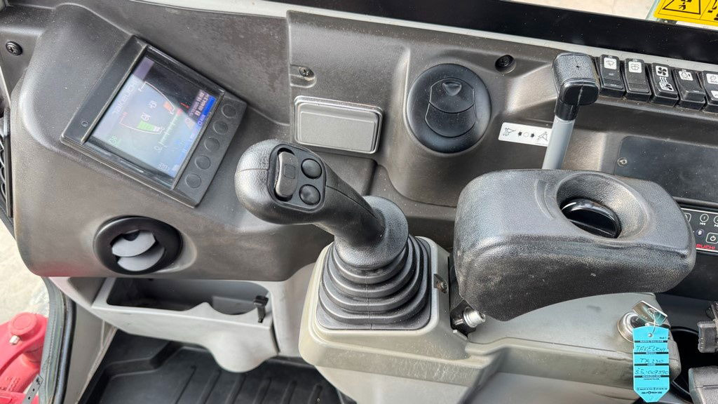 Miniexcavadora Takeuchi TB230 - Powertilt - 3X Buckets - 2021 Year - TOP: foto 11 Miniexcavadora Takeuchi TB230 - Powertilt - 3X Buckets - 2021 Year - TOP: foto 11