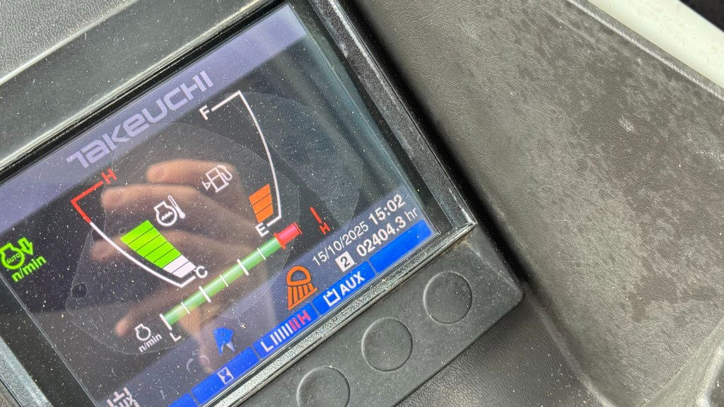 Miniexcavadora Takeuchi TB230 - Powertilt - 3X Buckets - 2021 Year - TOP: foto 12 Miniexcavadora Takeuchi TB230 - Powertilt - 3X Buckets - 2021 Year - TOP: foto 12